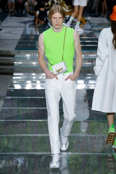 Look 37